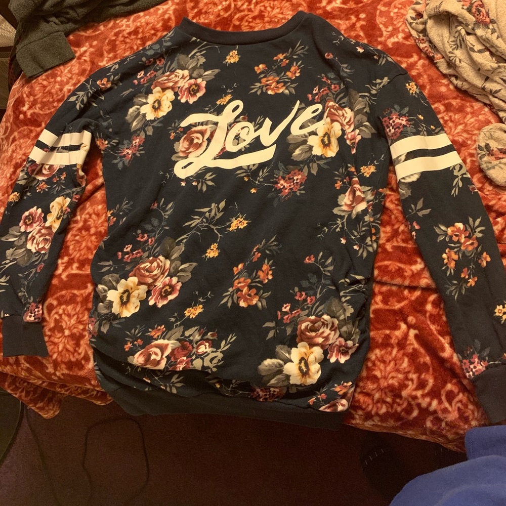 Medium maternity shirt